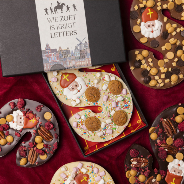 chocoladeletter confetti met pepernoten