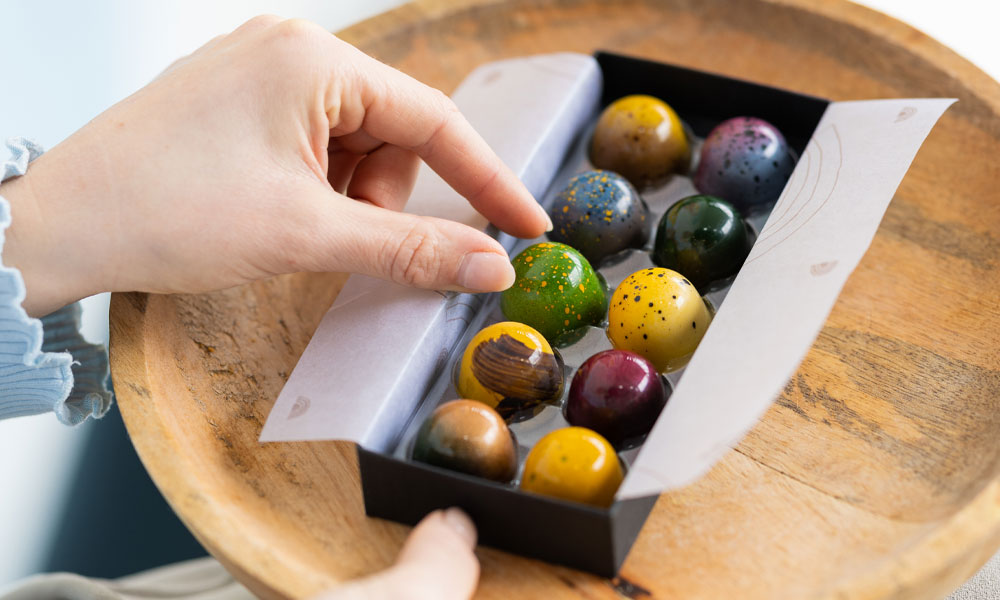 Ambachtelijke paasbonbons samenstellen