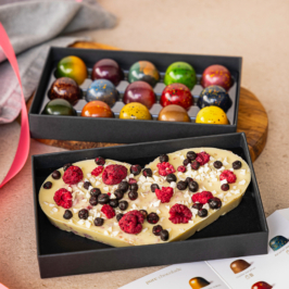 cadeaupakket yoghurt en rood fruit chocoladehart