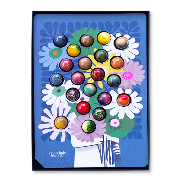 valentijn cadeaubox bloemen en chocolade