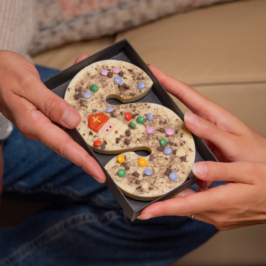 chocoladeletter wit smarties cookies